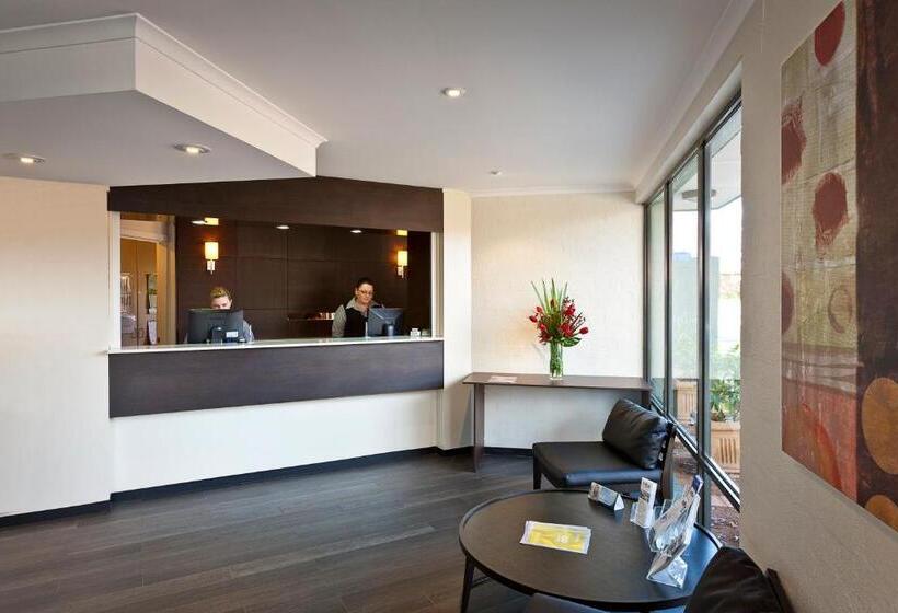 مُتل Ibis Styles Canberra Tall Trees