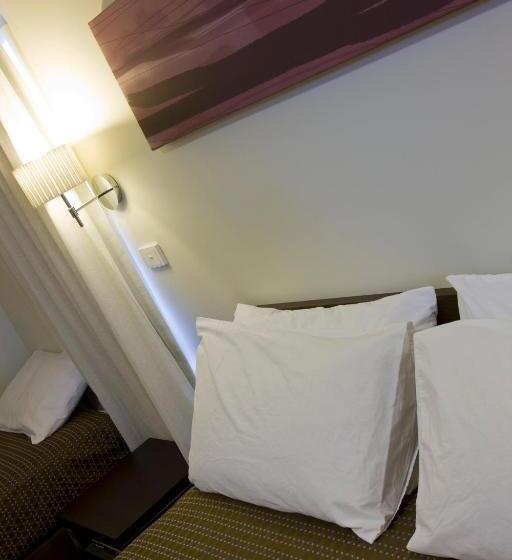 مُتل Ibis Styles Canberra Tall Trees