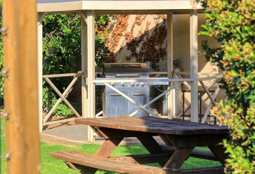 New Crossing Place Motel