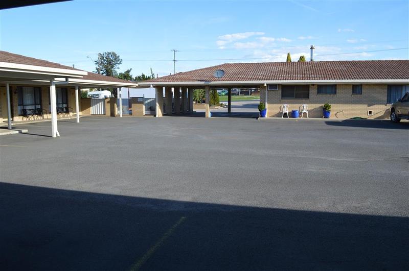 Top Of The Town Motel