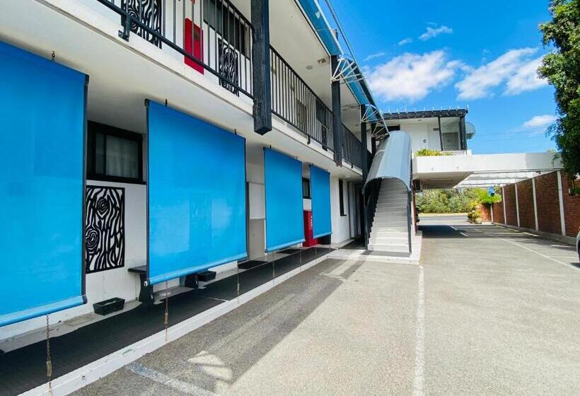 Connells Motel & Serviced Apartments