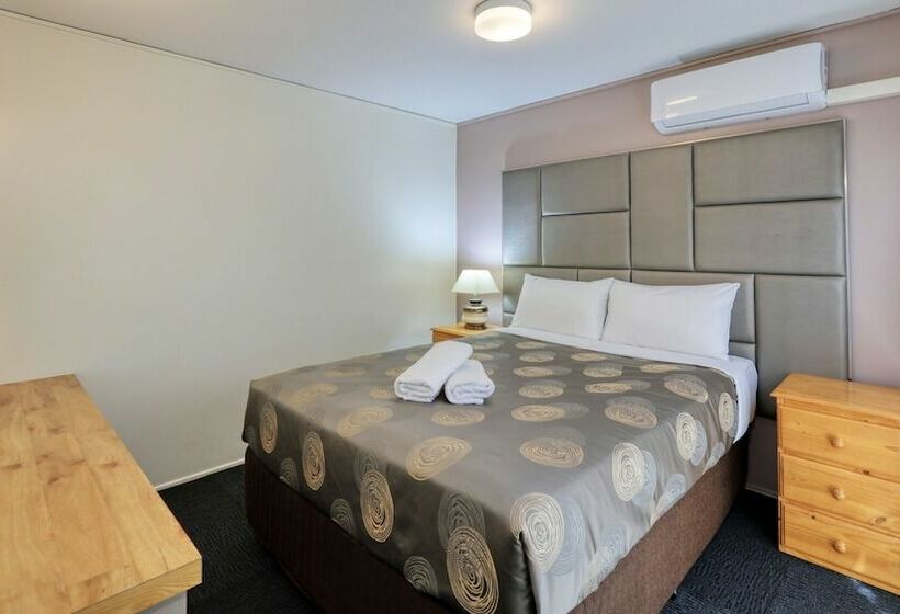 Executive Hideaway Motel