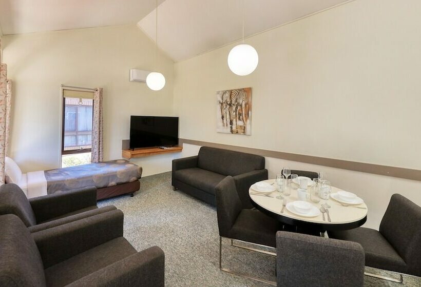 Executive Hideaway Motel