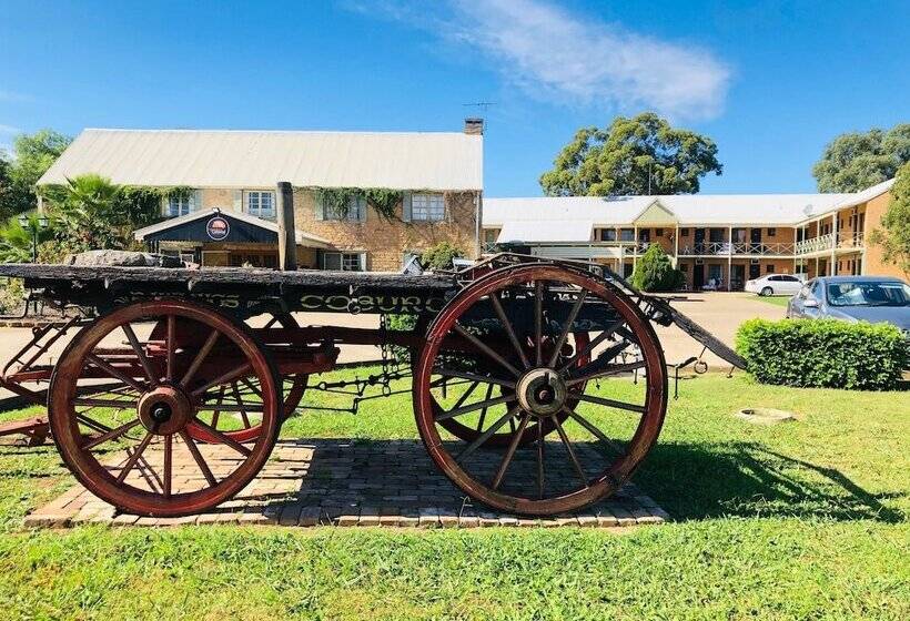 Отель Campbelltown Colonial Motor Inn