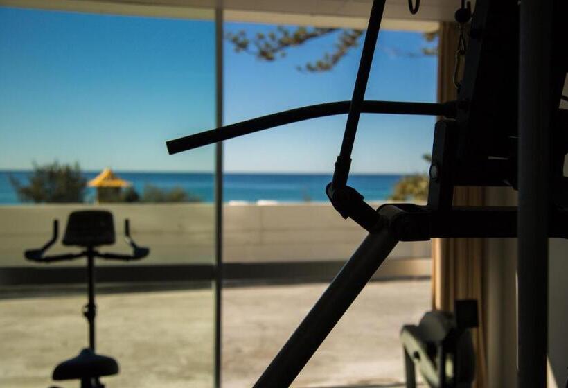 هتل Chateau Beachside Resort