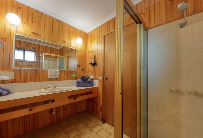 Отель Country Roads Motor Inn