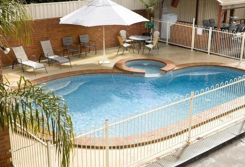 酒店 Courtyard Motor Inn