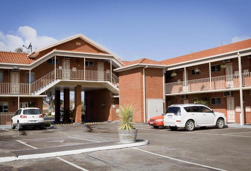 בית מלון כפרי Courtyard Motor Inn