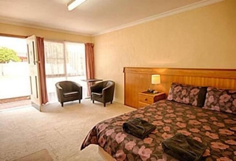 Отель Darlot Motor Inn