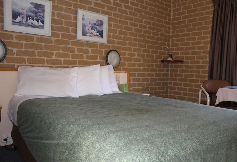 هتل Grand Manor Motor Inn