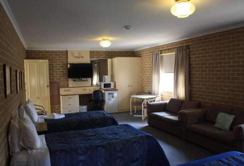 هتل Grand Manor Motor Inn