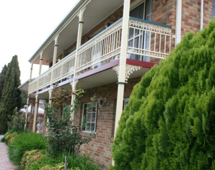 هتل Grand Manor Motor Inn