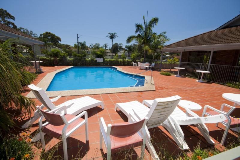 בית מלון כפרי Island Palms Motor Inn