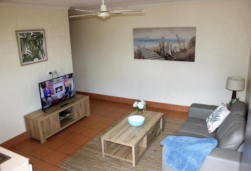 فندق Lake Central Cairns