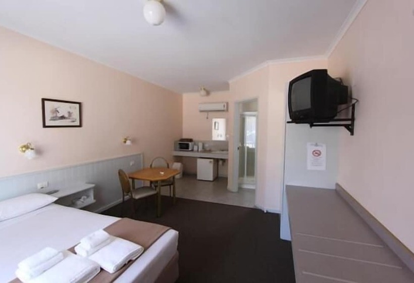 Отель Lazy River Motor Inn