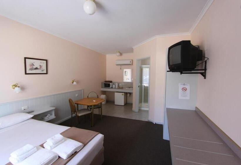 Отель Lazy River Motor Inn