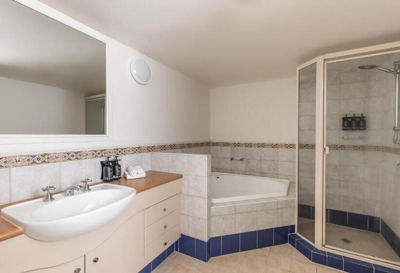 هتل Mantra Crown Towers