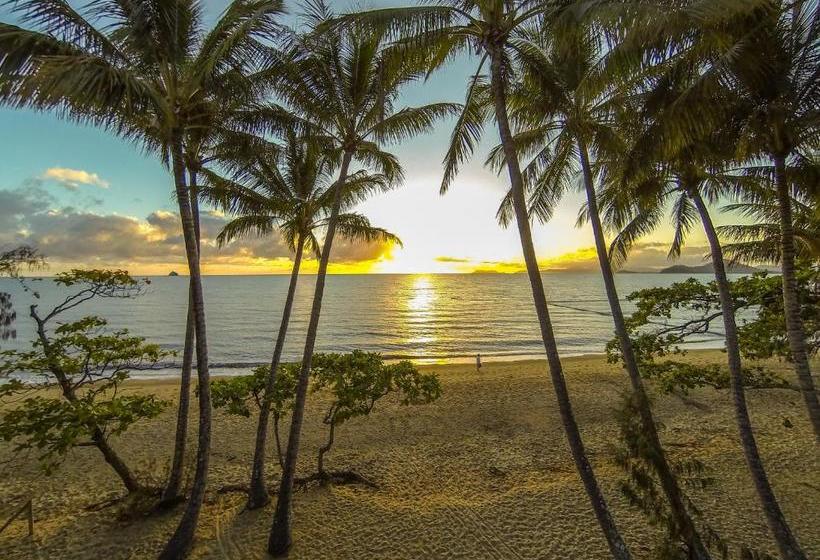 هتل Marlin Waters Beachfront Apartments