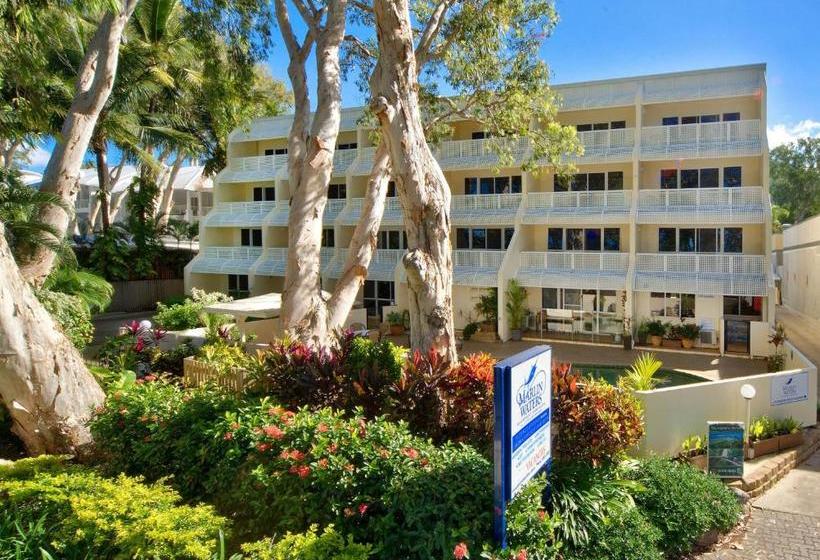 هتل Marlin Waters Beachfront Apartments