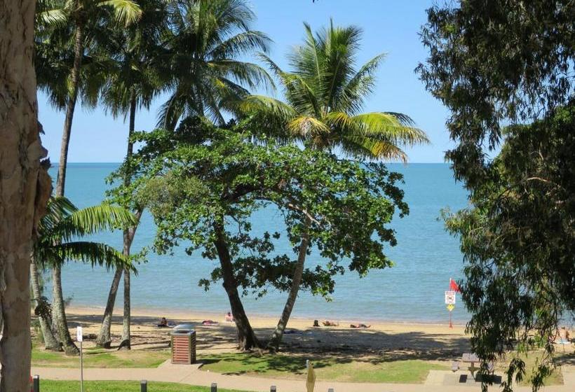 هتل Marlin Waters Beachfront Apartments