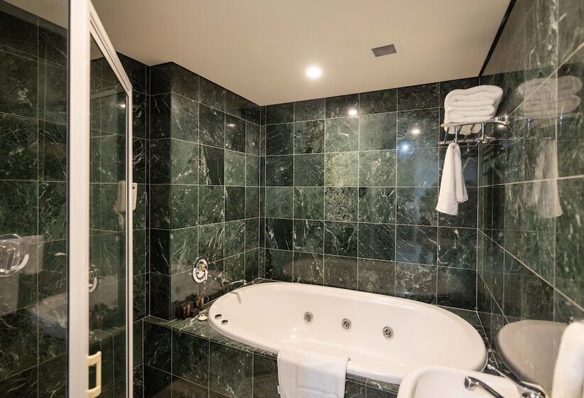 هتل Mindil Beach Casino Resort