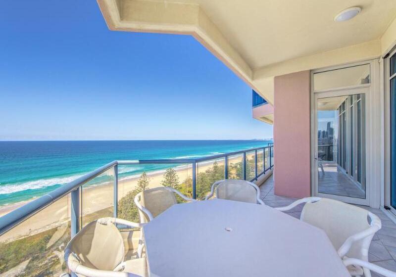 هتل Oceana On Broadbeach