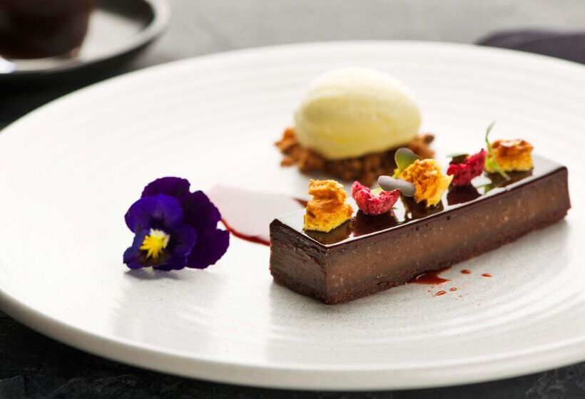 هتل Treasury Brisbane