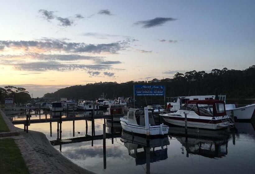 Lakeside Motel Waterfront