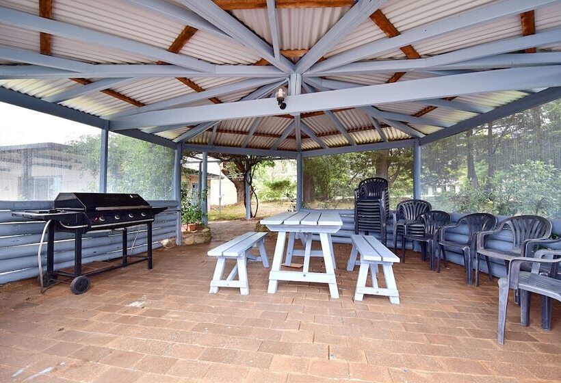 مُتل Armidale Inn