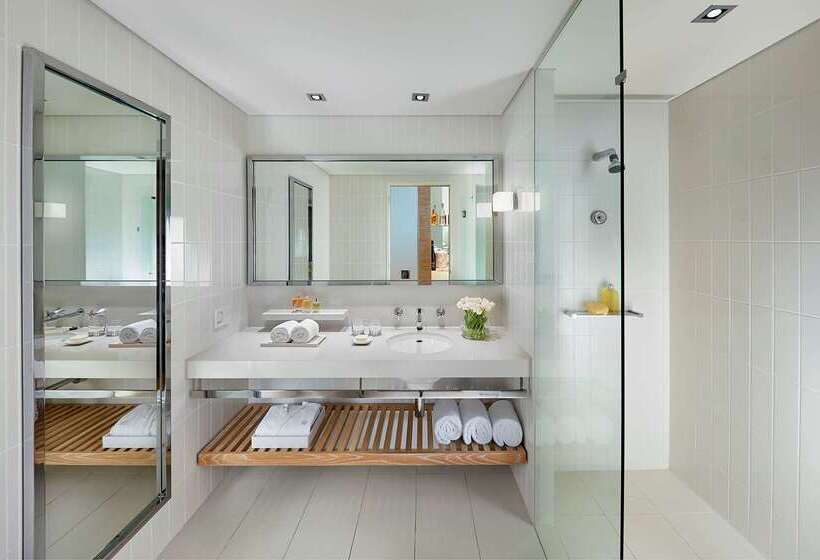 استراحتگاه Crown Promenade Melbourne
