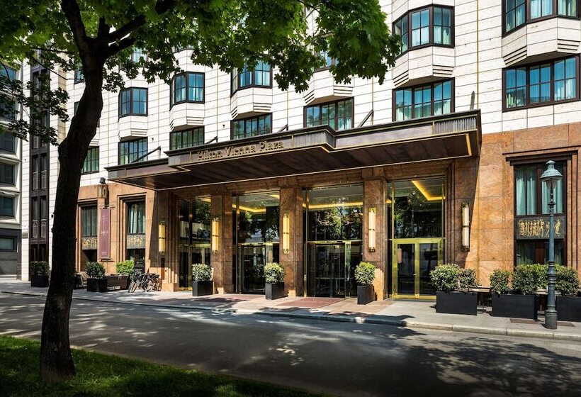 בית מלון כפרי Hilton Vienna Plaza