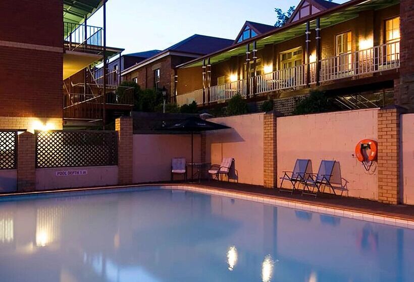 בית מלון כפרי Rydges Hobart