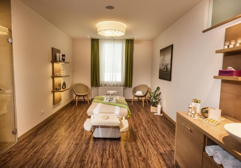 ホテル österreichischer Hof Im Bademantel Direkt In Die Alpentherme