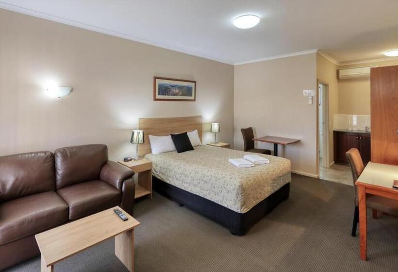 Top Of The Town Motel & Apartments