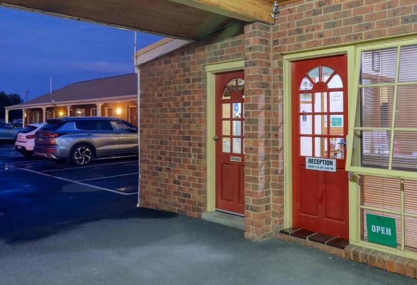 Top Of The Town Motel & Apartments