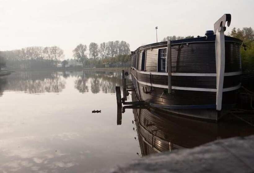 Boat Hotel De Barge