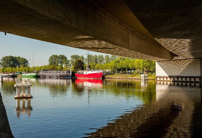 Boat Hotel De Barge