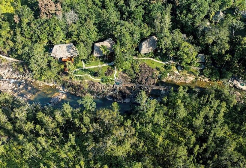 هتل Blancaneaux Lodge by Francis Ford Coppola