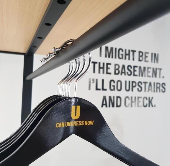 هتل Upstairs