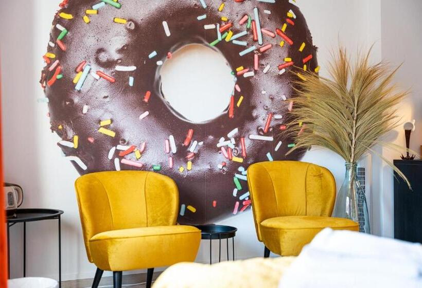 هتل The Chocolate Suites