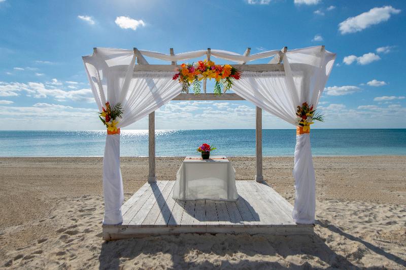 هتل Viva Fortuna Beach By Wyndham, A Trademark All Inclusive