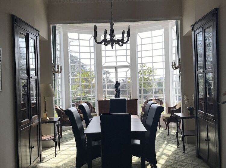 هتل Penmere Manor