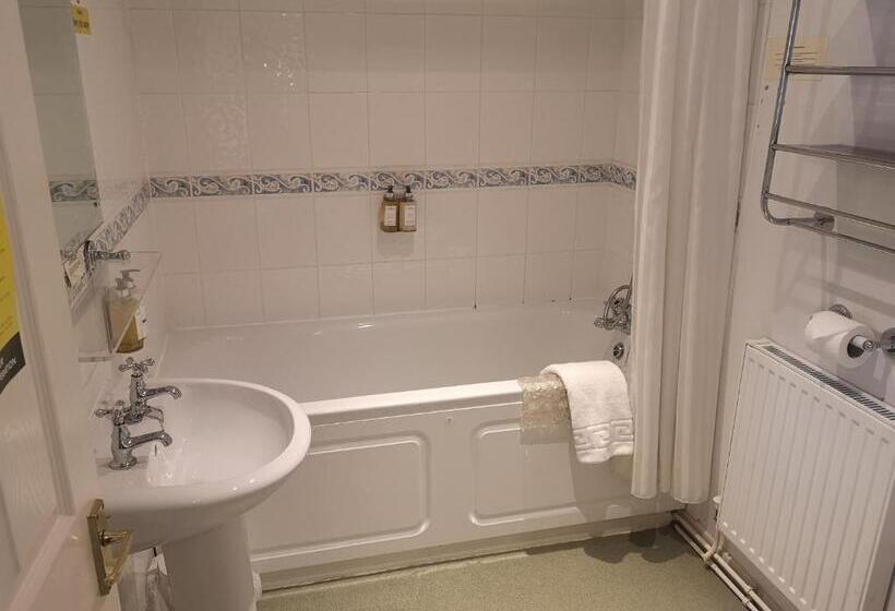 هتل The Izaak Walton Country House