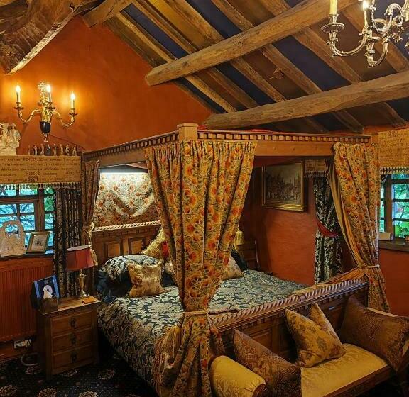 Hotel Wizards Thatch Luxury Suites