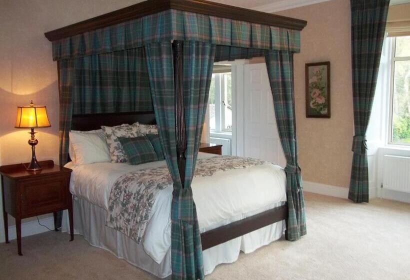 Hotel Carnach House