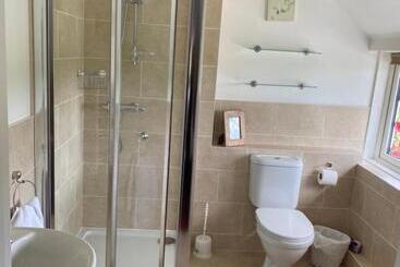 هتل Greyhound Country Inn