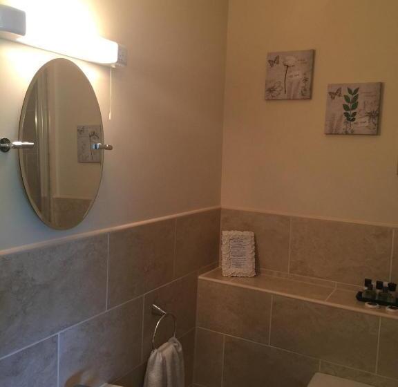 هتل Greyhound Country Inn