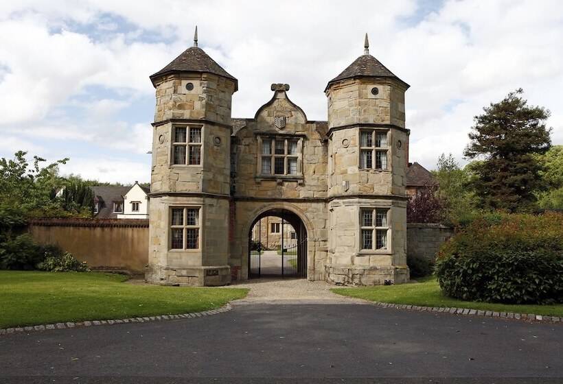 فندق Telford Madeley Court