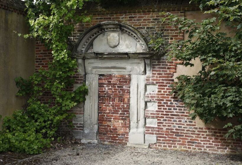 هتل Telford Madeley Court