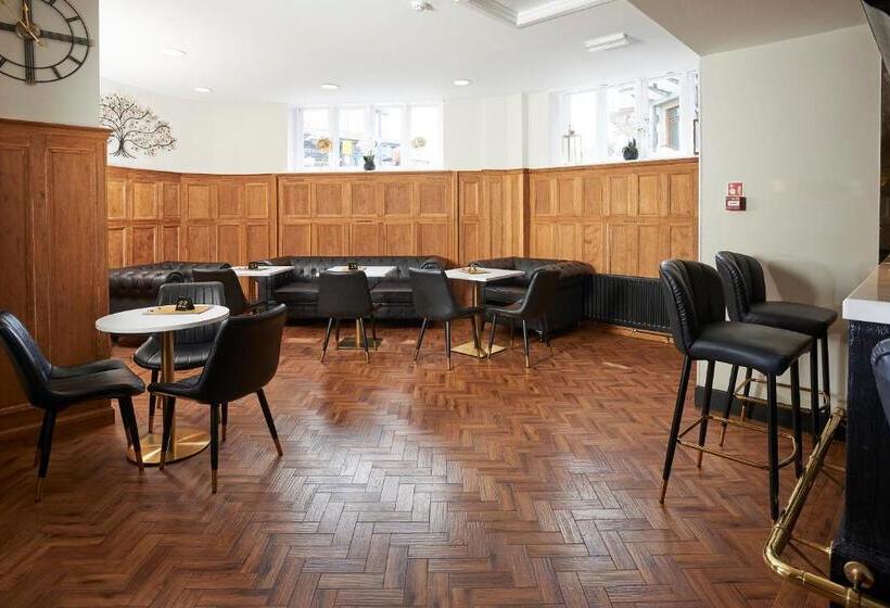 בית מלון כפרי The Crown